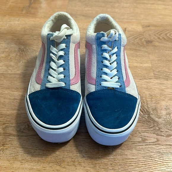 Vans - Picture 2 of 4